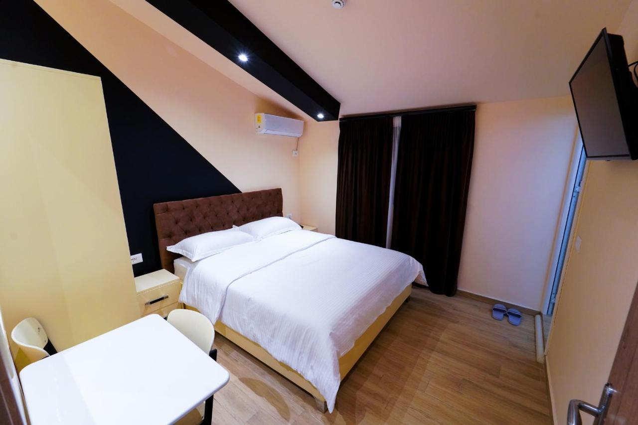 Sr99 Hotel Тирана Экстерьер фото