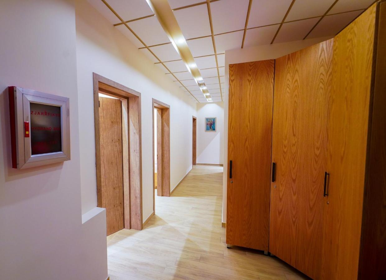 Sr99 Hotel Тирана Экстерьер фото
