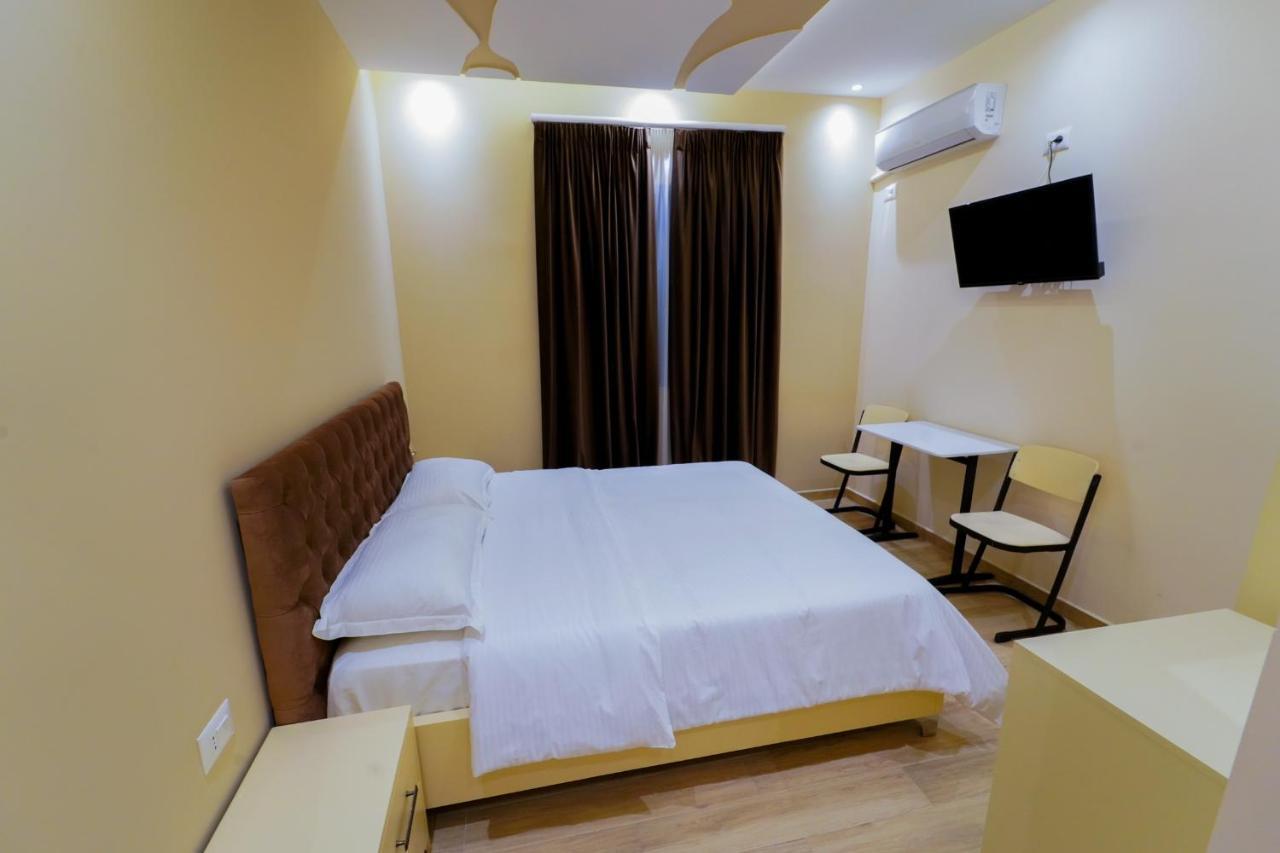 Sr99 Hotel Тирана Экстерьер фото