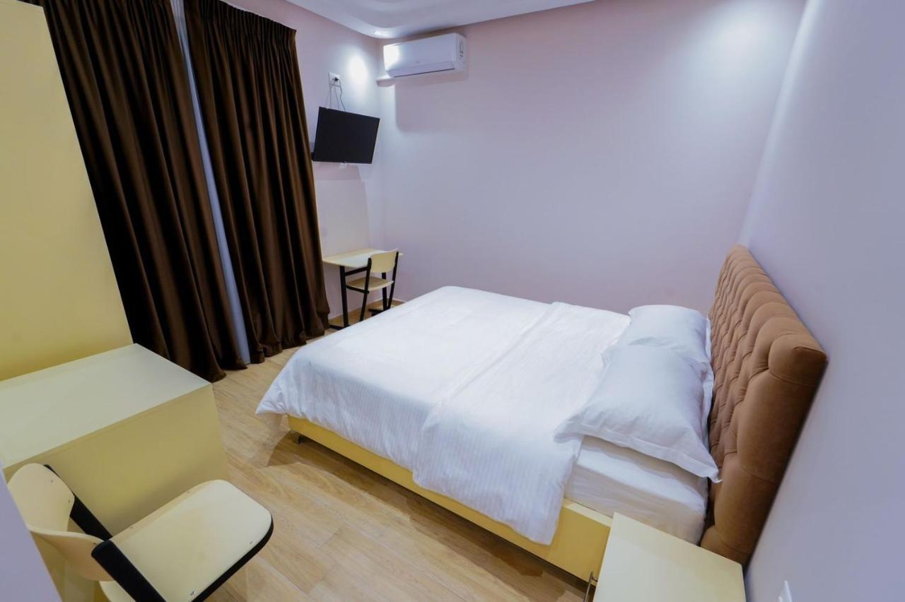 Sr99 Hotel Тирана Экстерьер фото