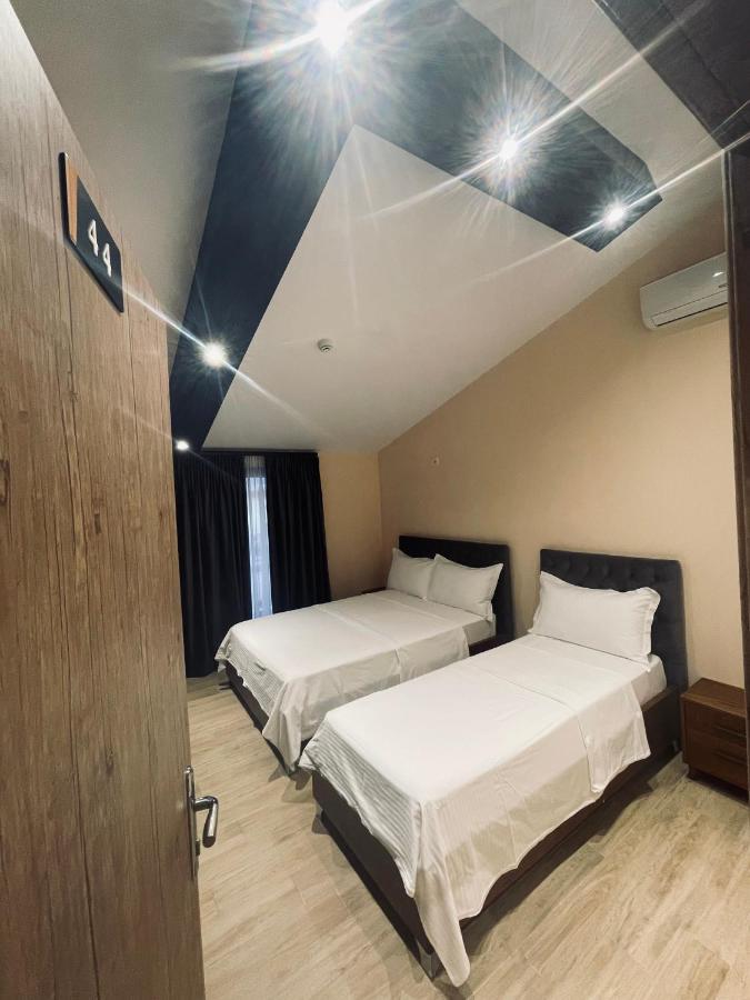 Sr99 Hotel Тирана Экстерьер фото